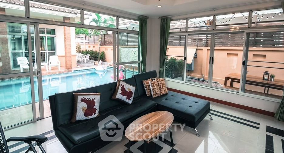 For rent 3 bedrooms villa in Bang Lamung, Chonburi