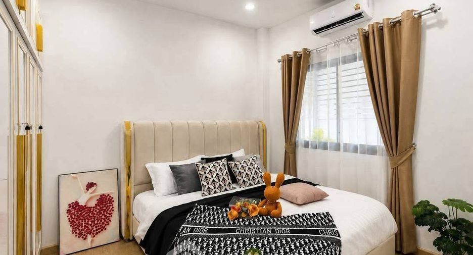 For rent 4 bedrooms townhouse in Bang Lamung, Chonburi
