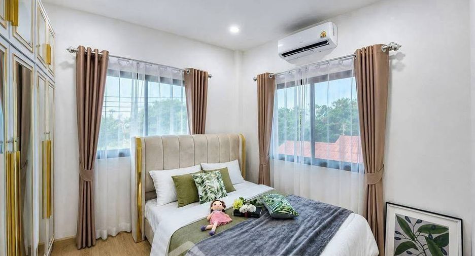 For rent 4 bedrooms townhouse in Bang Lamung, Chonburi