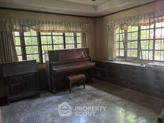 Casa en alquiler de 6 habitaciones en Thawi Watthana, Bangkok