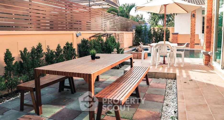 For rent 3 bedrooms villa in Bang Lamung, Chonburi