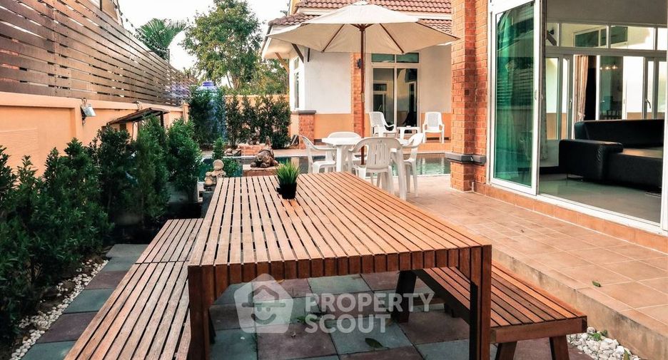 For rent 3 bedrooms villa in Bang Lamung, Chonburi
