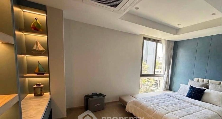 For rent 3 bedrooms townhouse in Phra Khanong, Bangkok