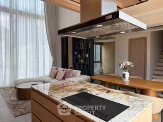 For rent 3 bedrooms townhouse in Phra Khanong, Bangkok