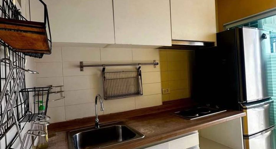 Condo en alquiler de 2 habitaciones en Huai Khwang, Bangkok