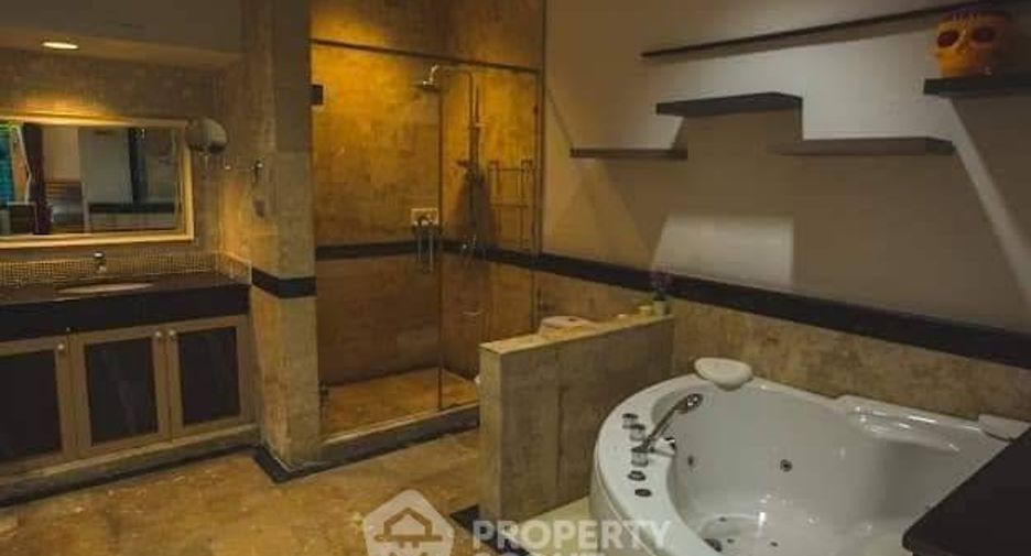 For rent 6 bedrooms villa in Bang Lamung, Chonburi