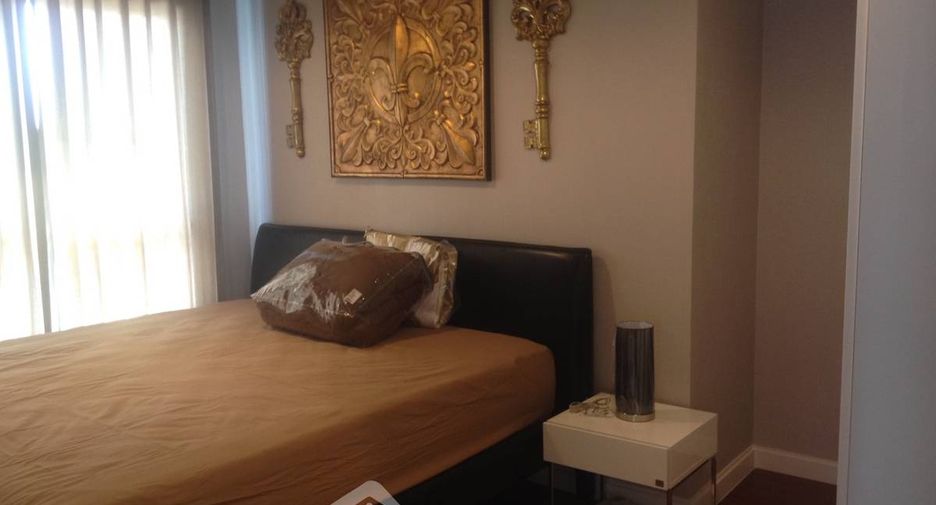 For rent 2 bedrooms condo in Huai Khwang, Bangkok