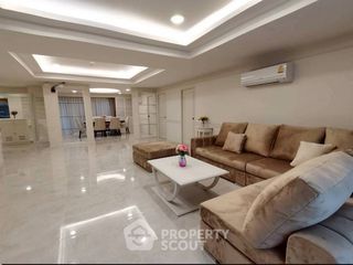 For rent 3 bedrooms apartment in Khlong Toei, Bangkok