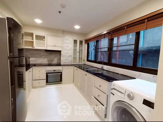 For rent 3 bedrooms apartment in Khlong Toei, Bangkok