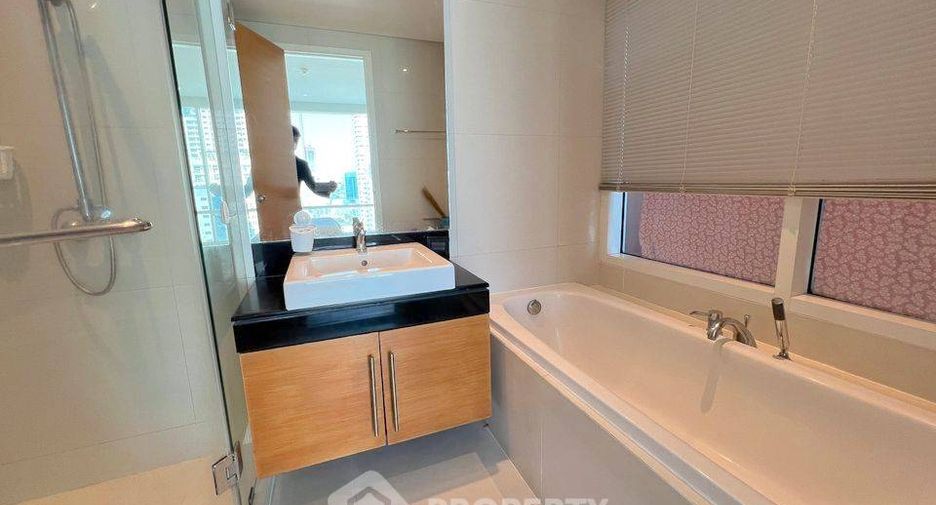 For rent 2 bedrooms condo in Khlong Toei, Bangkok