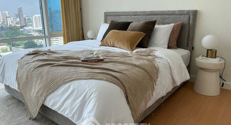For rent 2 bedrooms condo in Khlong Toei, Bangkok
