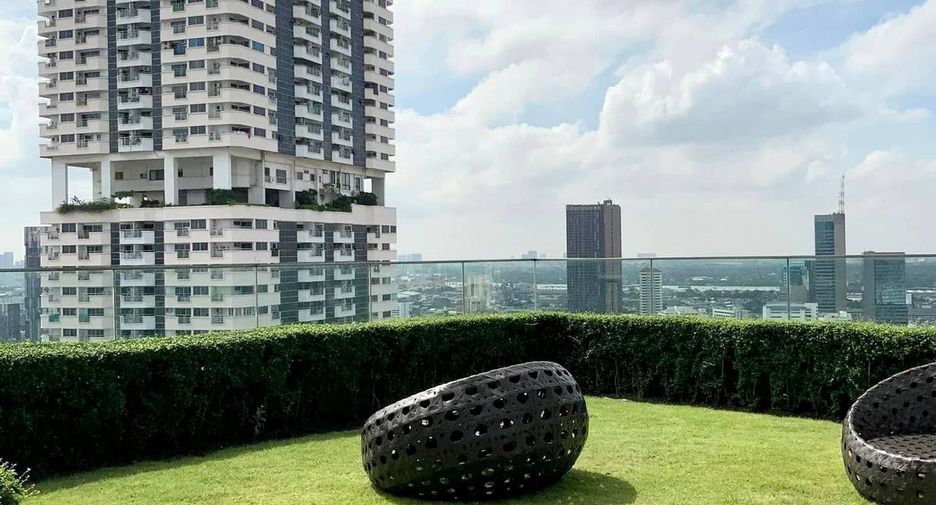 For rent 2 bedrooms condo in Khlong Toei, Bangkok