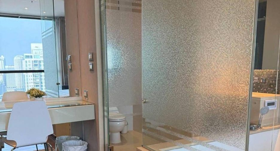 For rent 2 bedrooms condo in Khlong Toei, Bangkok