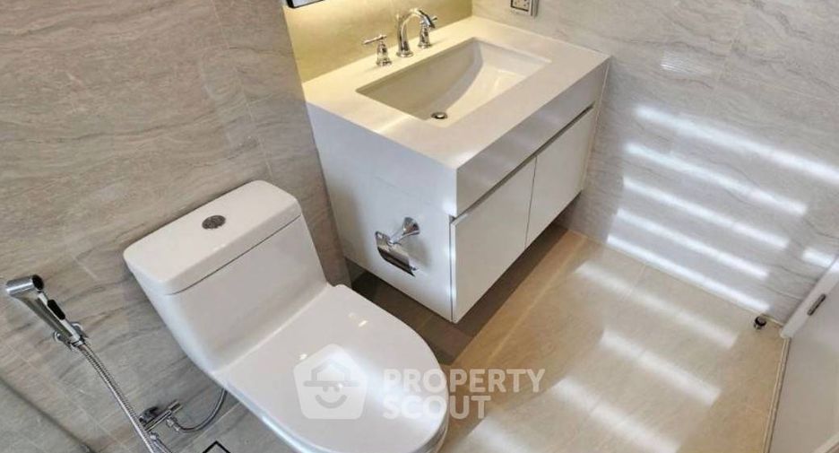 For rent 2 bedrooms condo in Pathum Wan, Bangkok