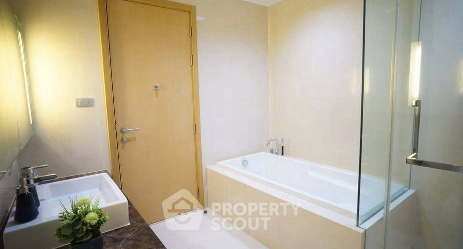 Condo en alquiler de 2 habitaciones en Khlong Toei, Bangkok