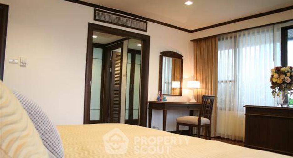 For rent 3 bedrooms apartment in Khlong Toei, Bangkok
