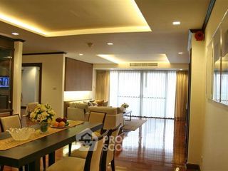 For rent 3 bedrooms apartment in Khlong Toei, Bangkok