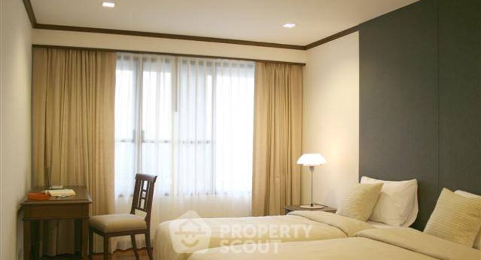 For rent 3 bedrooms apartment in Khlong Toei, Bangkok