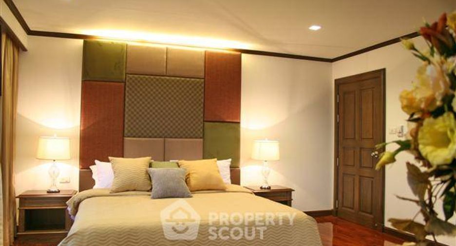 For rent 3 bedrooms apartment in Khlong Toei, Bangkok
