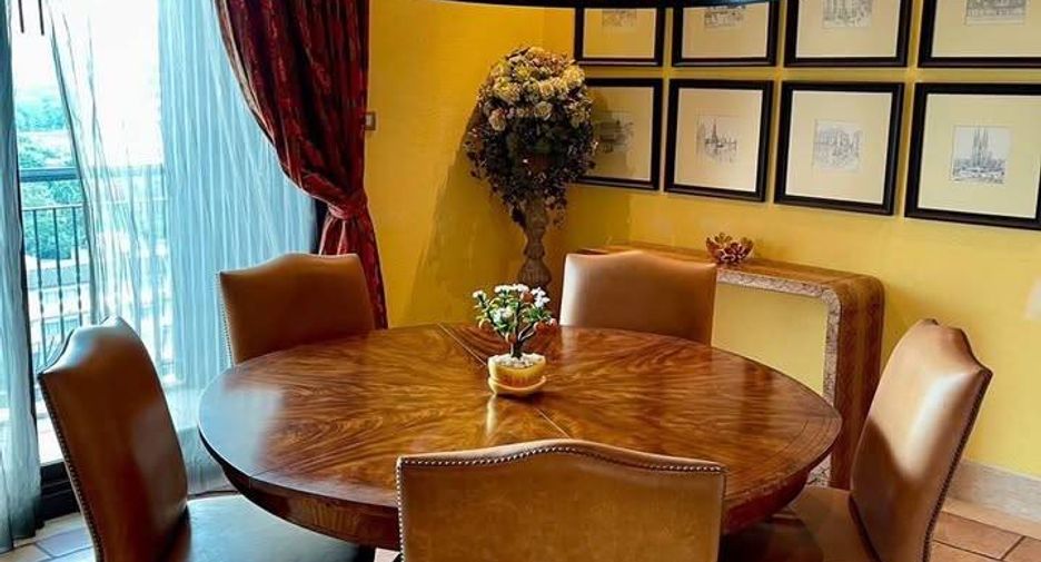 For rent 3 bedrooms condo in Khlong Toei, Bangkok