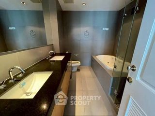 Condo en alquiler de 3 habitaciones en Pathum Wan, Bangkok