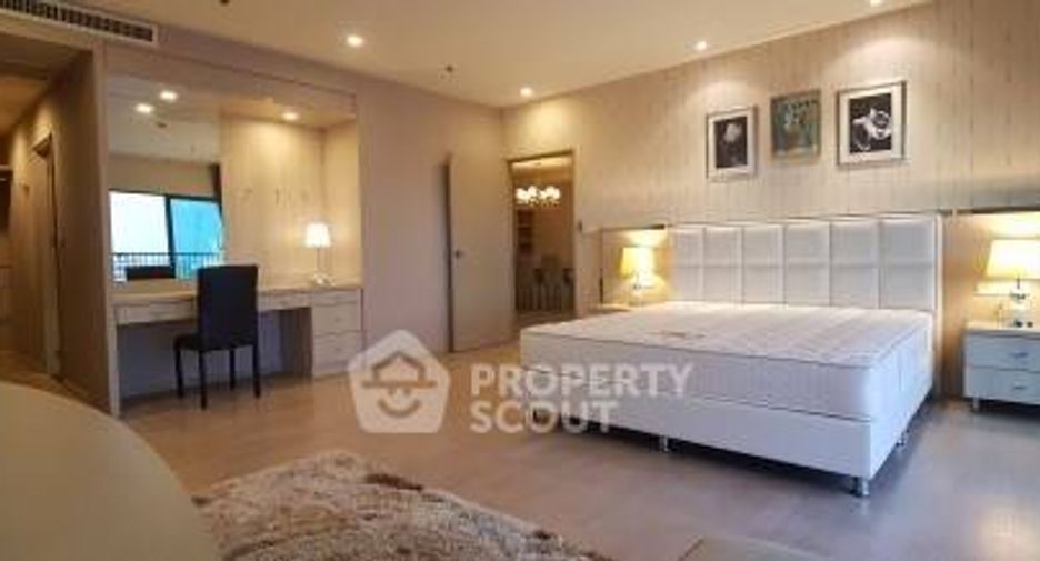 For rent 3 bedrooms condo in Khlong Toei, Bangkok