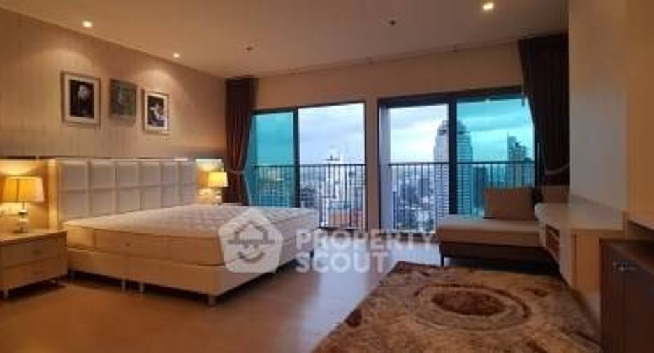 For rent 3 bedrooms condo in Khlong Toei, Bangkok