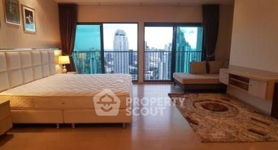 For rent 3 bedrooms condo in Khlong Toei, Bangkok