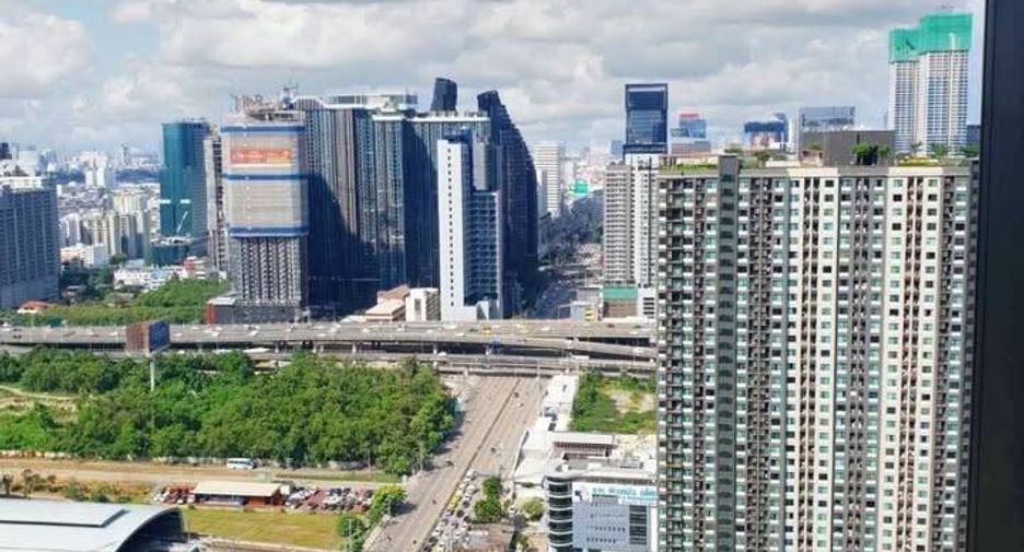For rent 2 bedrooms condo in Watthana, Bangkok