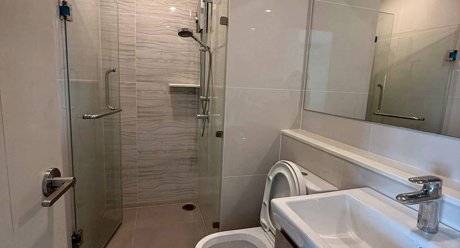 For rent 2 bedrooms condo in Huai Khwang, Bangkok
