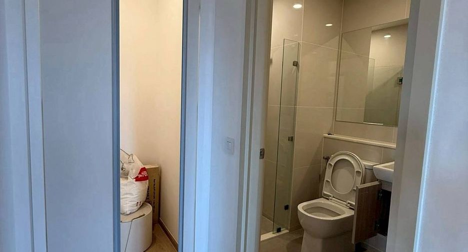 For rent 2 bedrooms condo in Huai Khwang, Bangkok