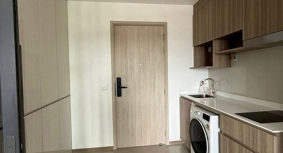 For rent 2 bedrooms condo in Huai Khwang, Bangkok