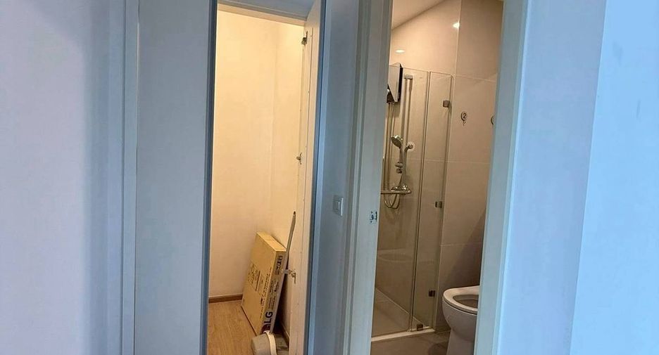 For rent 2 bedrooms condo in Huai Khwang, Bangkok