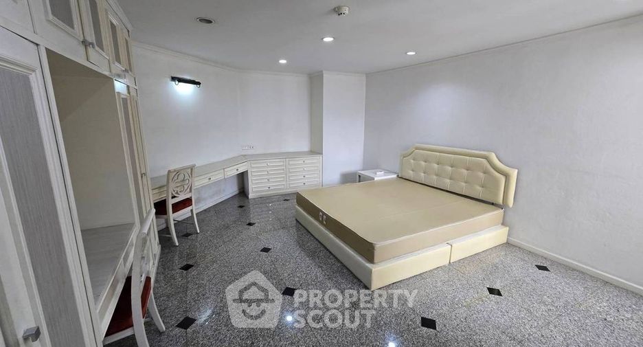 For rent 4 bedrooms condo in Watthana, Bangkok