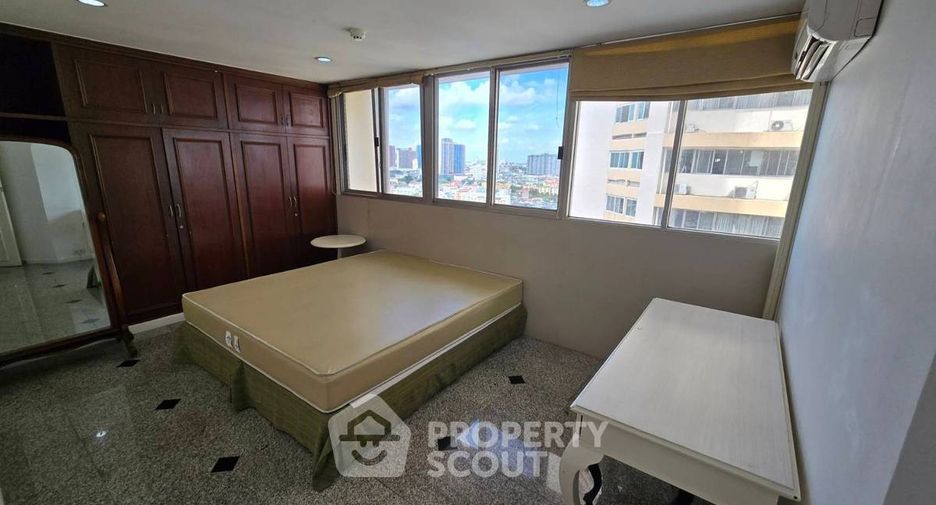 For rent 4 bedrooms condo in Watthana, Bangkok