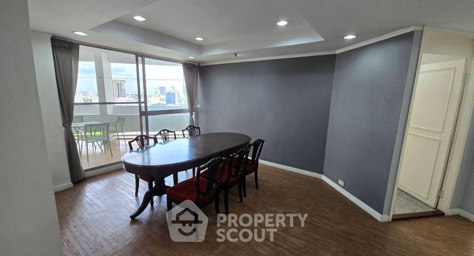 For rent 4 bedrooms condo in Watthana, Bangkok