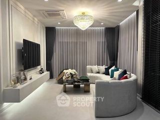 Casa en alquiler de 5 habitaciones en Bang Phli, Samut Prakan
