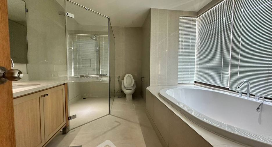 Wohnung zur Miete mit 3 Zimmer in Khlong Toei, Bangkok