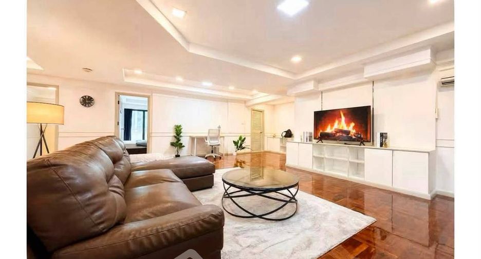 For rent 3 bedrooms apartment in Watthana, Bangkok