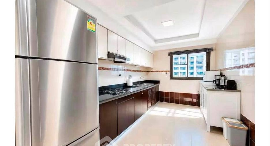 For rent 3 bedrooms apartment in Watthana, Bangkok