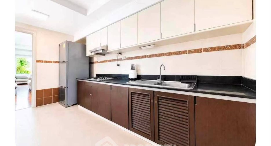 For rent 3 bedrooms apartment in Watthana, Bangkok