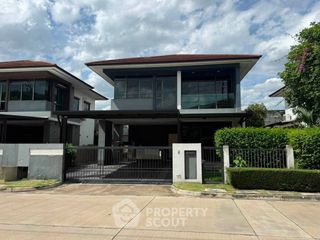 Casa en alquiler de 3 habitaciones en Bang Kapi, Bangkok