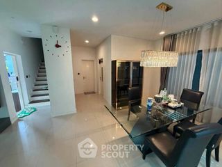 Casa en alquiler de 3 habitaciones en Bang Kapi, Bangkok