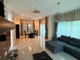 Casa en alquiler de 3 habitaciones en Bang Kapi, Bangkok