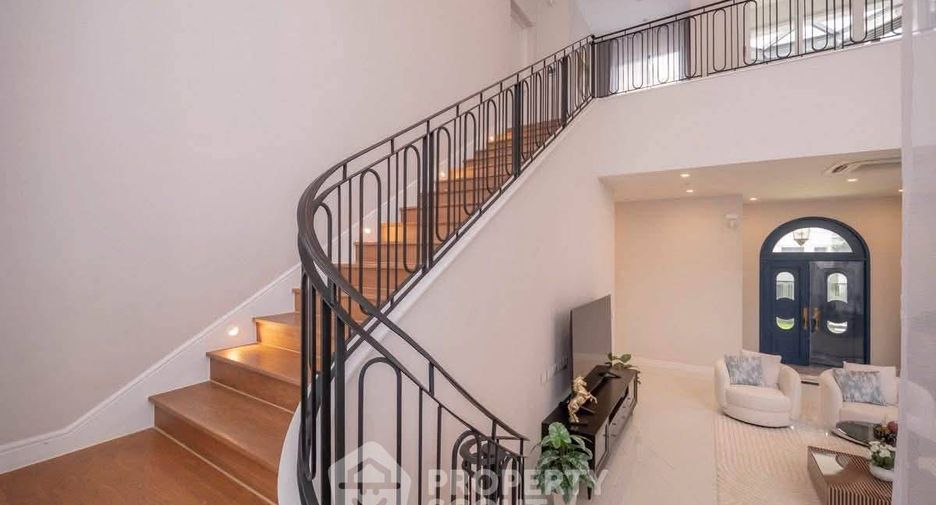 Haus zur Miete mit 5 Zimmer in Bang Kapi, Bangkok