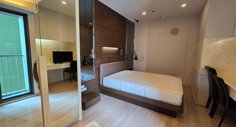 For rent 2 bedrooms condo in Watthana, Bangkok