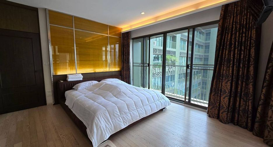 For rent 2 bedrooms condo in Watthana, Bangkok
