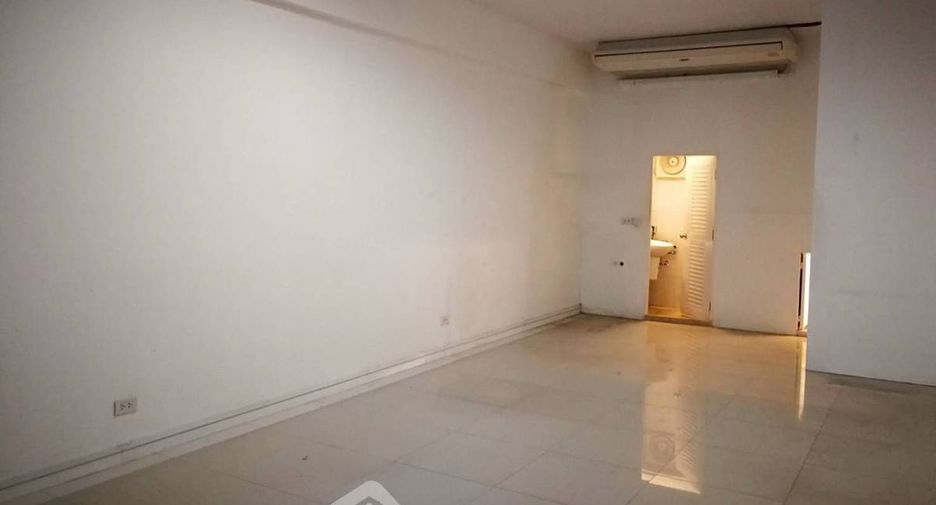 Wohnung zur Miete mit 1 Zimmer in Huai Khwang, Bangkok