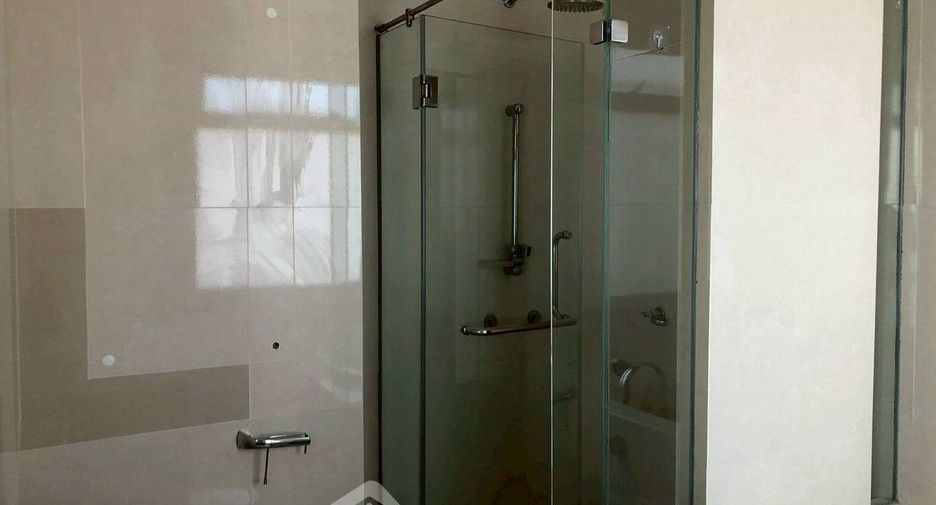 For rent 3 bedrooms condo in Khlong Toei, Bangkok