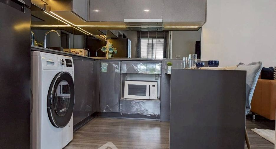 For rent 2 bedrooms condo in Bang Rak, Bangkok